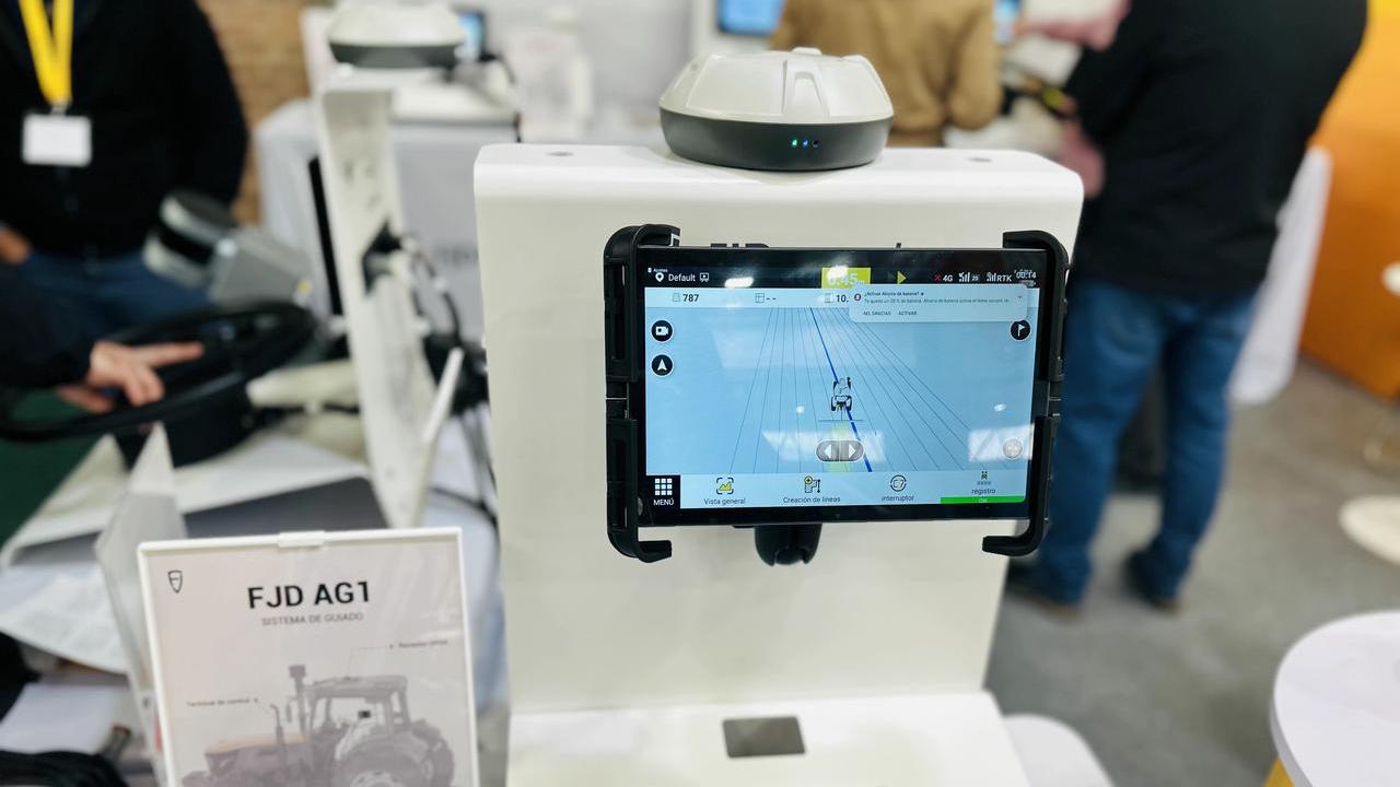 FJD AG1 Guidance System The FJD AG1 Guidance System integrates various positioning technologies (PPP, RTK, SBAS), offering precise location accuracy of up to 2.5cm for manual steering and assisting users in staying on the planned path