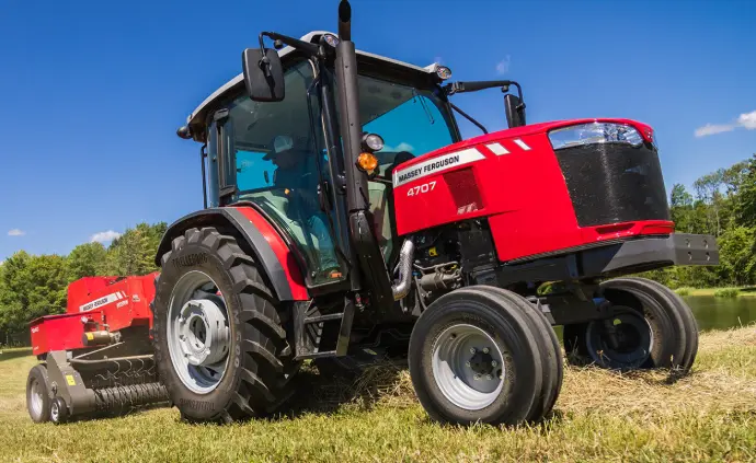 best small farm tractor Massey Ferguson 4707