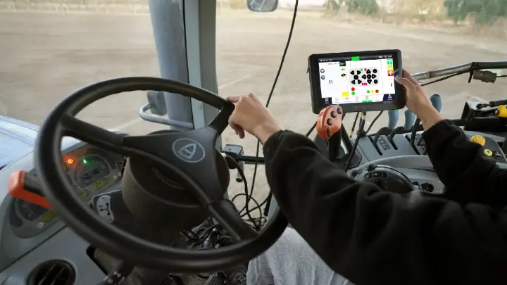 FJD guidance and autosteering systems with isobus