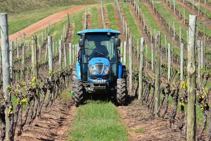 tractor-in-the-filed tractor-in-the-filed