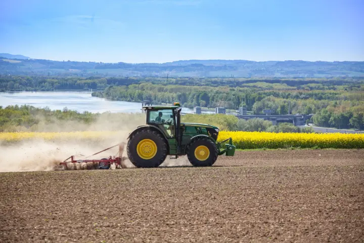 gps-guided-system-for-tractor-in-the-field