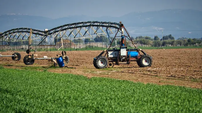 Pivot irrigation system for efficient water management in precision agriculture