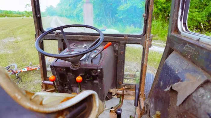 Tractor cabin with control implements