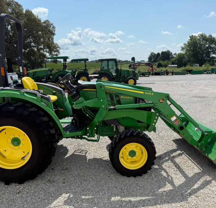 John Deere 4 Series 4044M