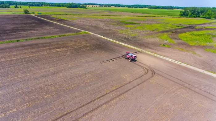 Efficient field spraying with precision guidance technology